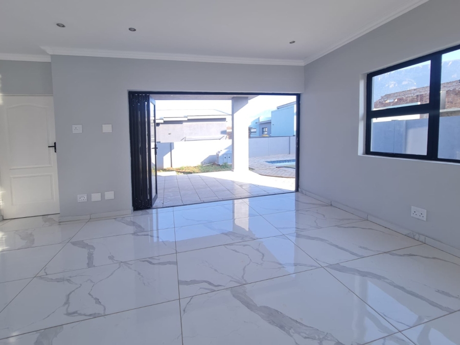 To Let 4 Bedroom Property for Rent in Melodie North West
